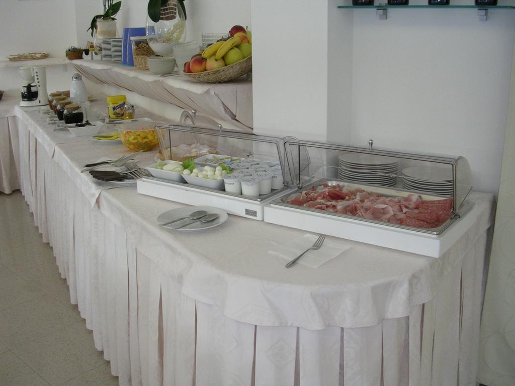 Hotel Escorial Cervia Luaran gambar