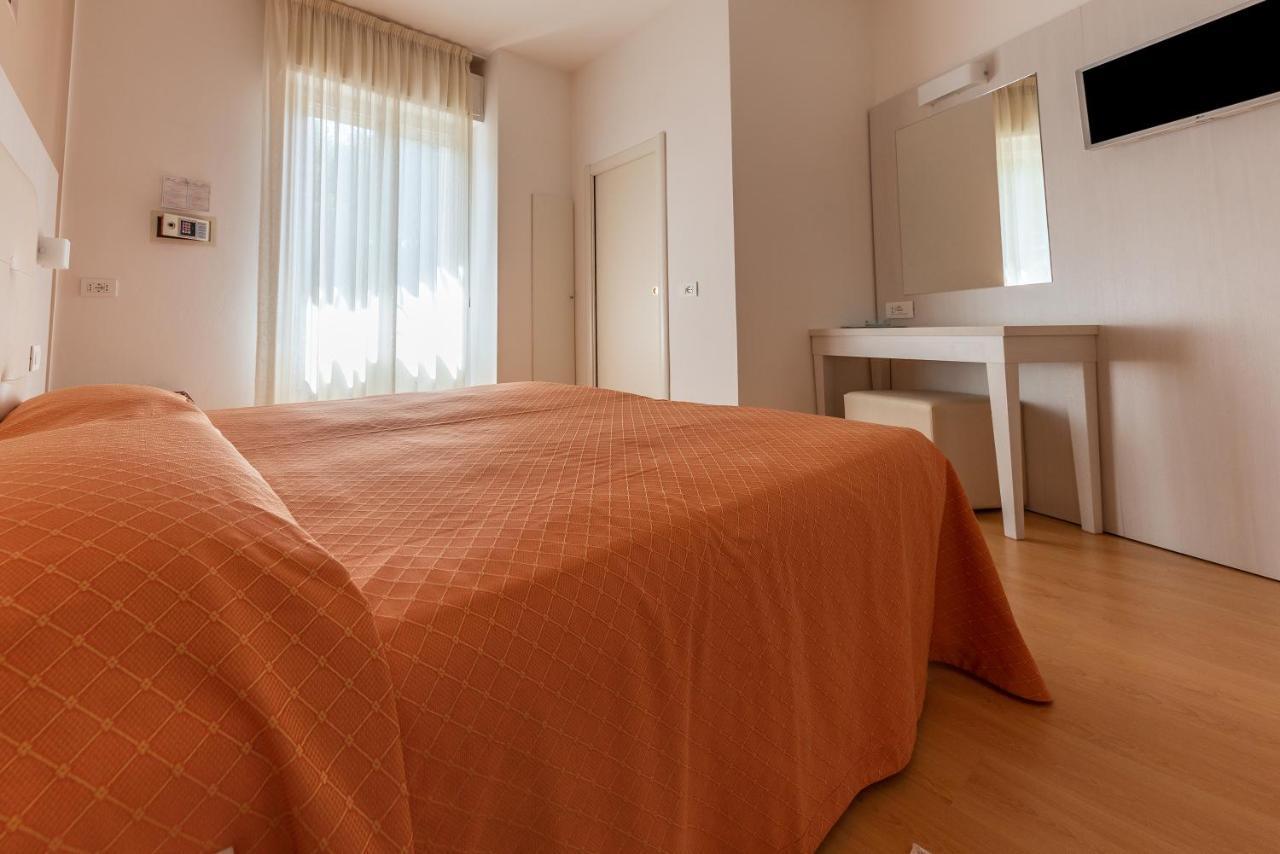 Hotel Escorial Cervia Luaran gambar